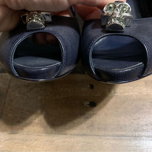 Alexander McQueen Skull Peep-toe Pumps - Picture 8 of 14
